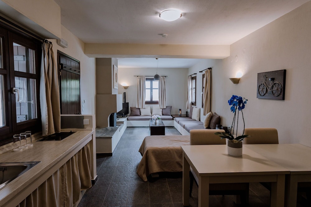 Executive Suite - Photo 8