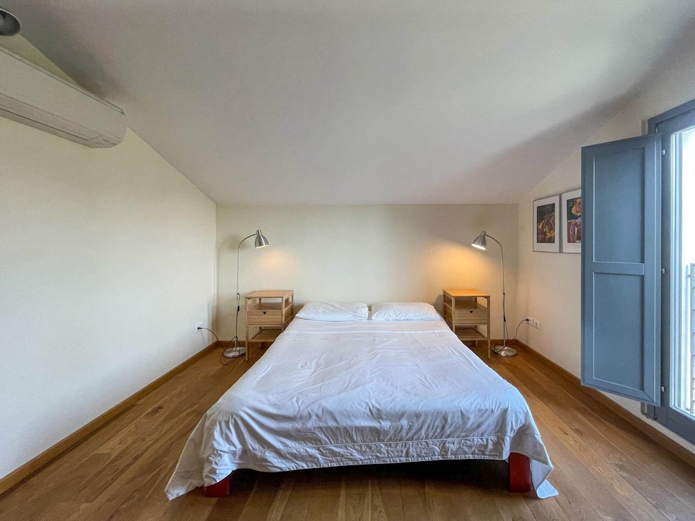 Apartment photo 2