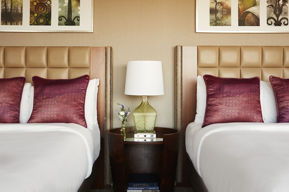 Deluxe Double Room, Golf View - Photo 3