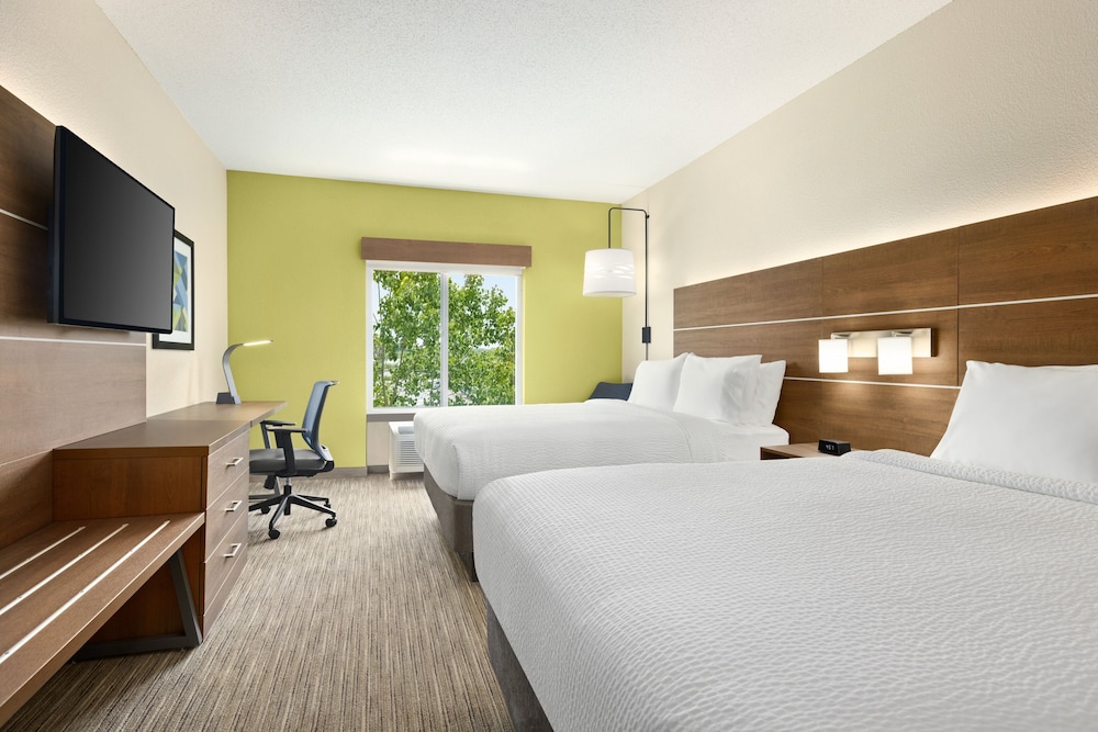 Standard Room, 2 Queen Beds - Photo 6