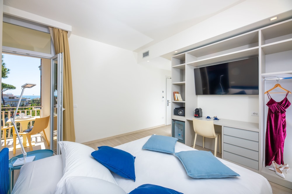 Deluxe Room, 1 Queen Bed