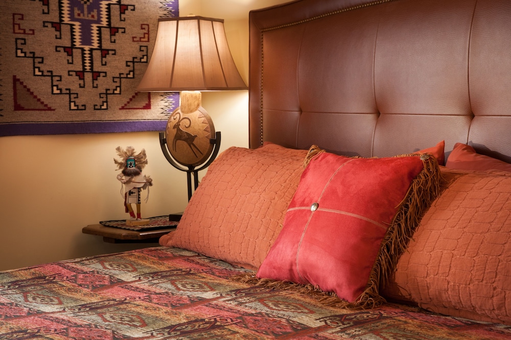 Kachina Room, 1 King Bed with Sofabed photo 2