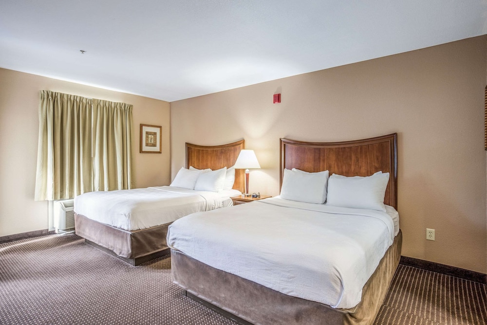 Suite, Multiple Beds, Accessible, Non Smoking photo 2