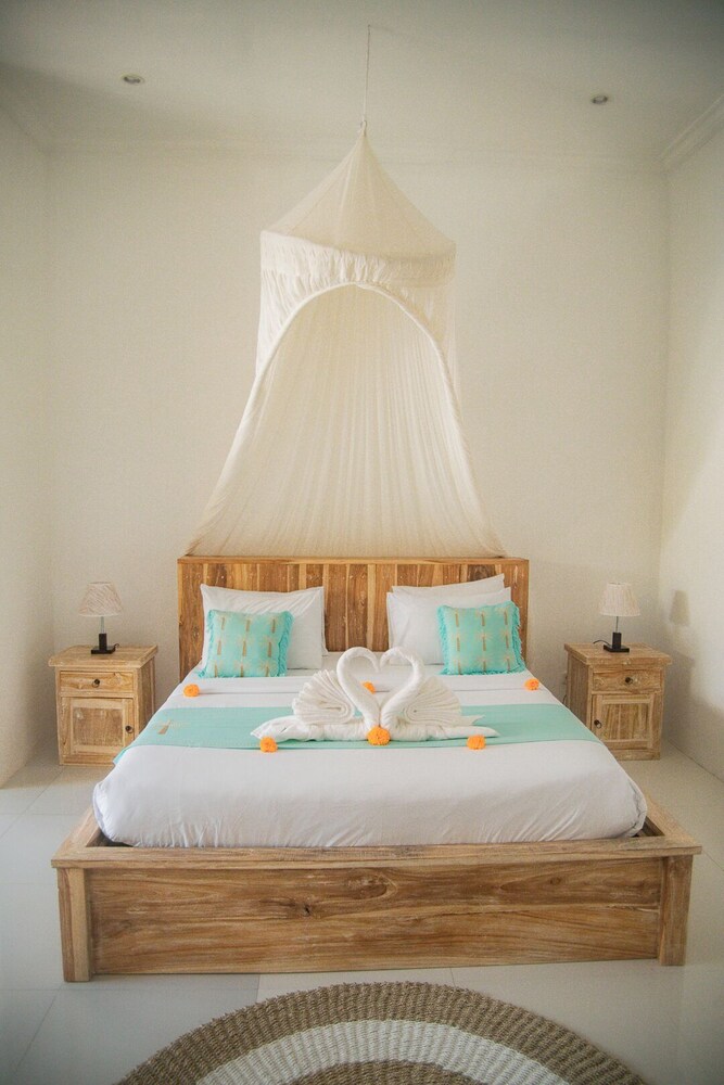 Deluxe Triple Room, 1 King Bed, Non Smoking, Pool View