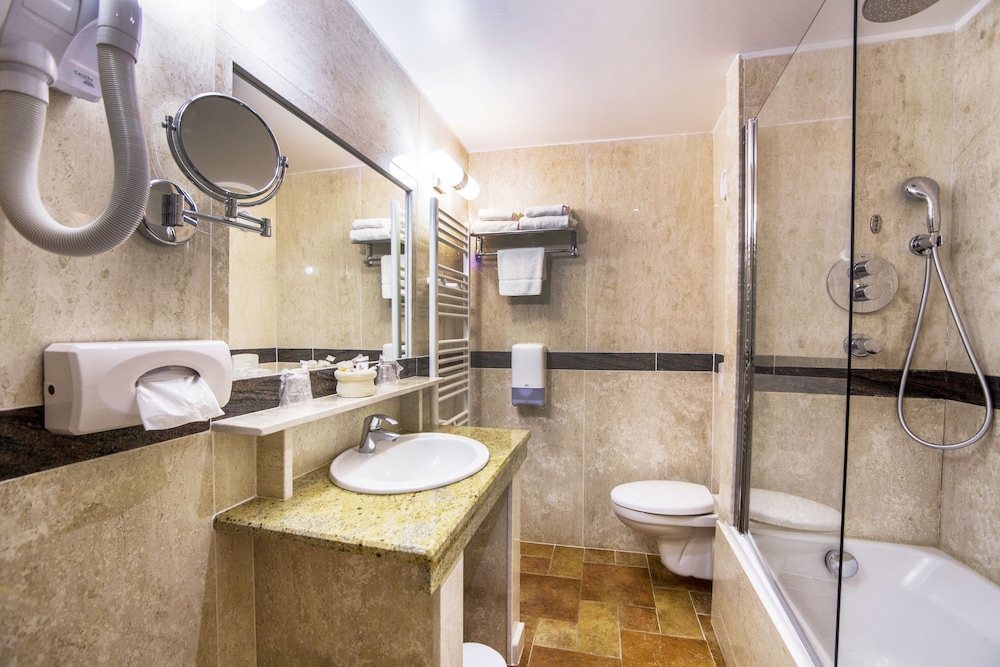 Double Room - Photo 11