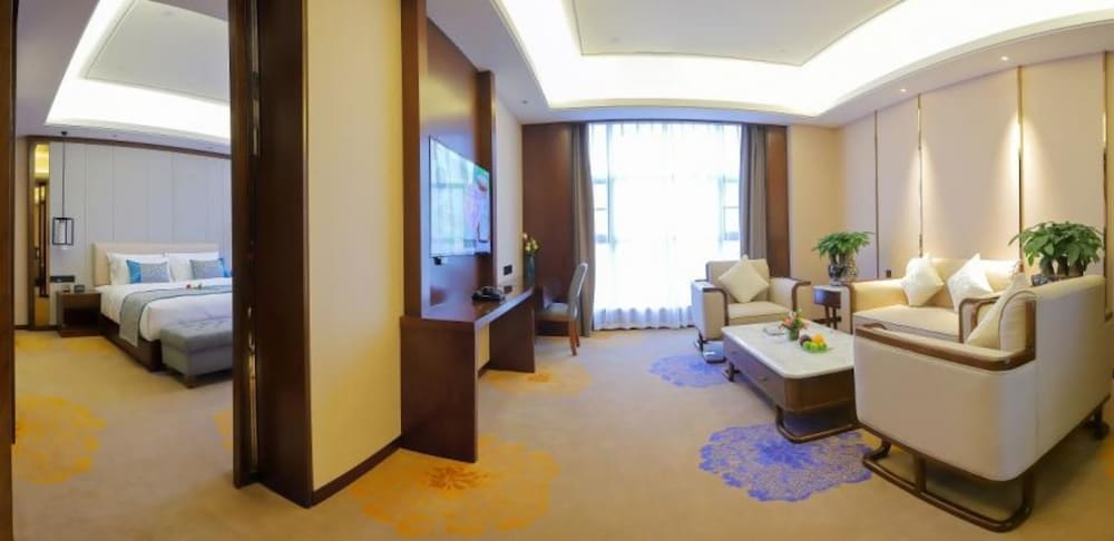 Deluxe Suite photo 2