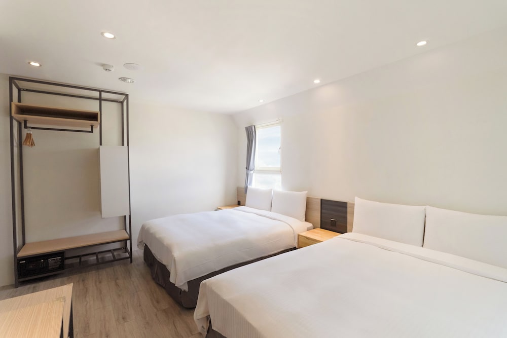 Deluxe Quadruple Room - Photo 2