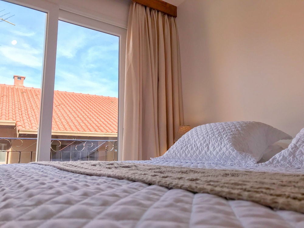 Available room thumbnail 5