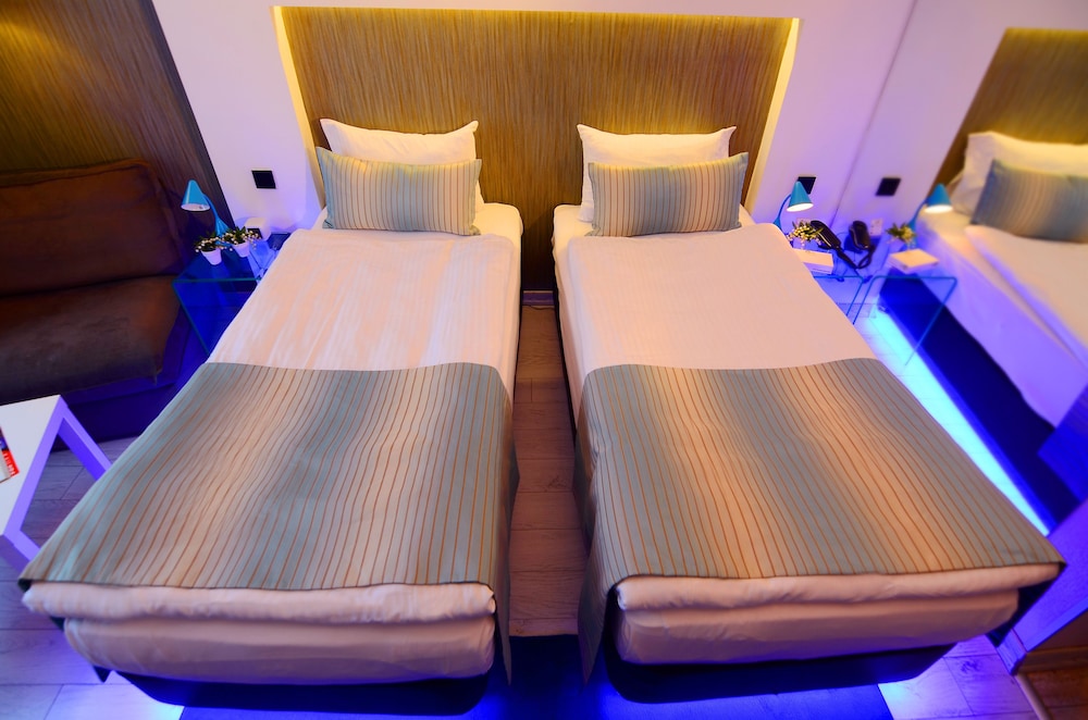 Economy Room, 1 Double or 2 Twin Beds photo 3