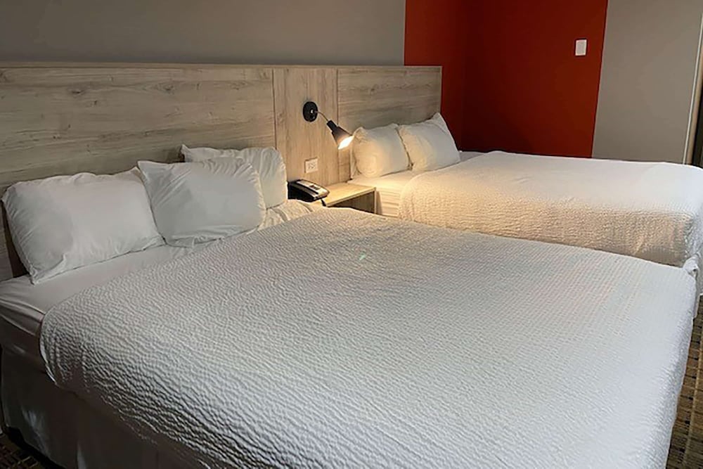 Deluxe Room, 2 Queen Beds, Non Smoking - Photo 2