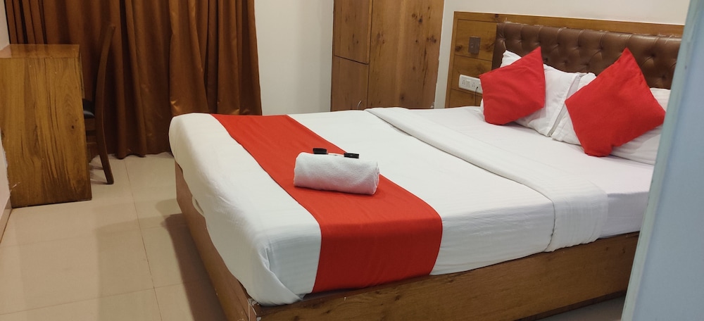 Deluxe Room - Photo 2