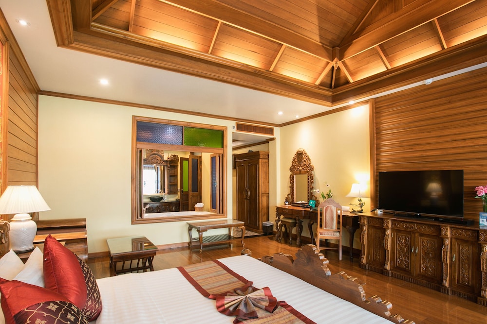 Luxury Room (King bed with Jacuzzi and Balcony)