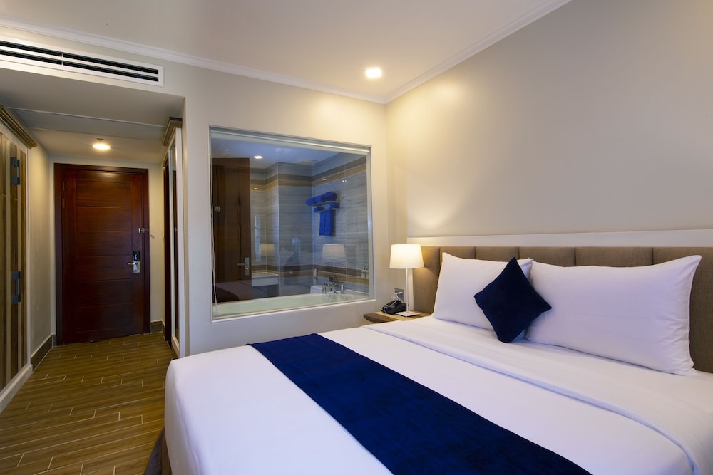 Suite Double with Bathtub