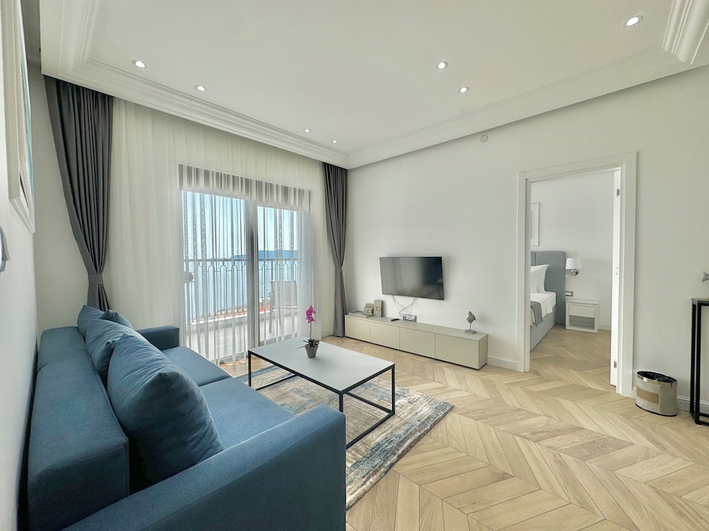 Deluxe Suite photo 2