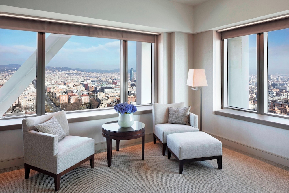 Suite, 1 Bedroom, City View (Corner)