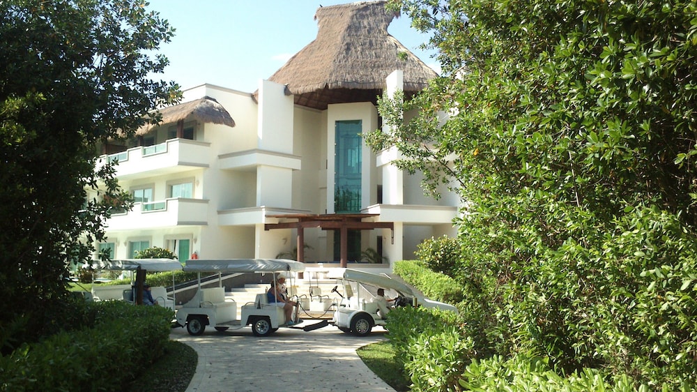 Suite, Pool Access, Garden View (Emerald) - Photo 2