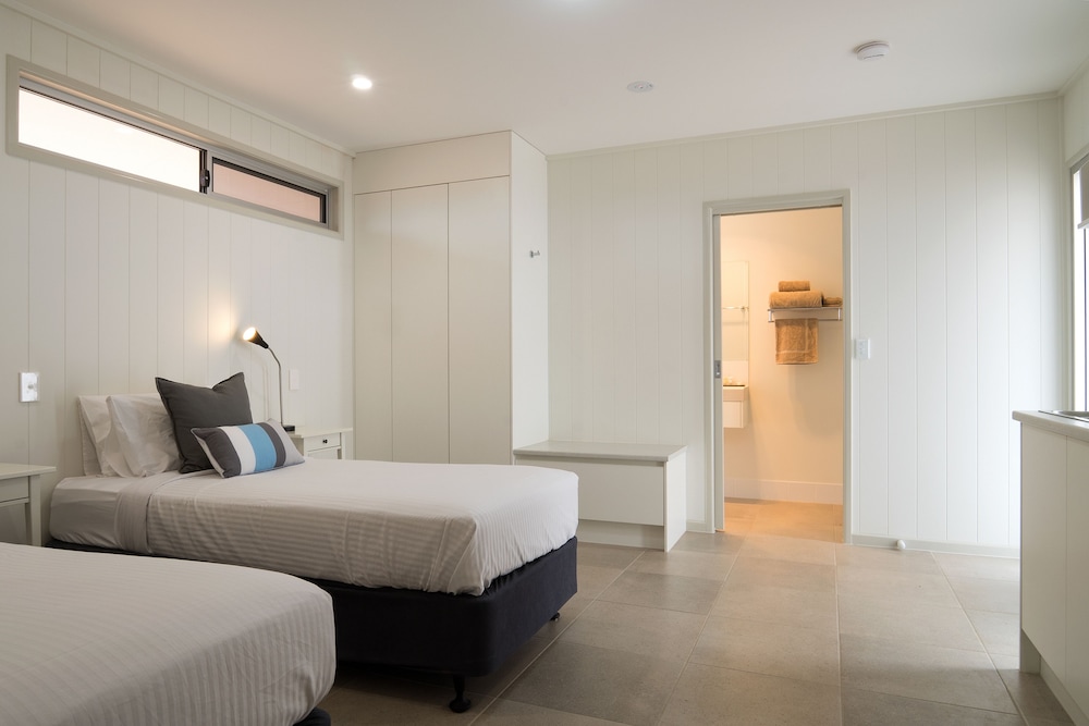 Family Suite, Multiple Beds, Private Bathroom photo 3