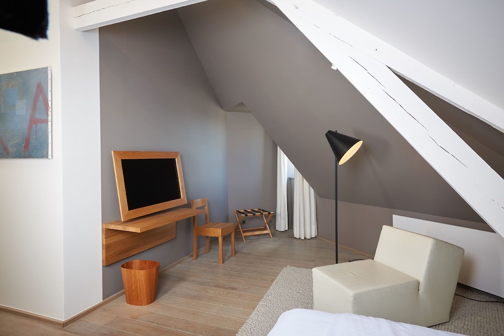 Room (5) photo 2
