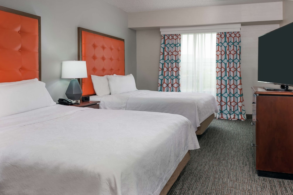 Suite, 2 Bedrooms, Non Smoking, 2 Bathrooms ( 1 King/2 Queens with Sofabed)