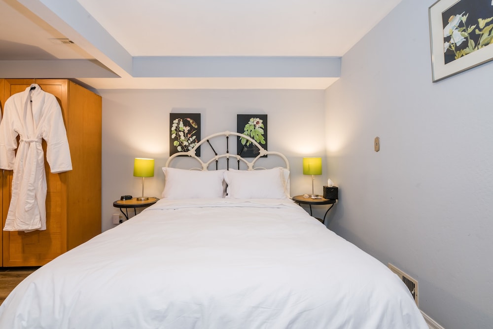 Room, 1 Queen Bed, Non Smoking (Monroe) photo 1