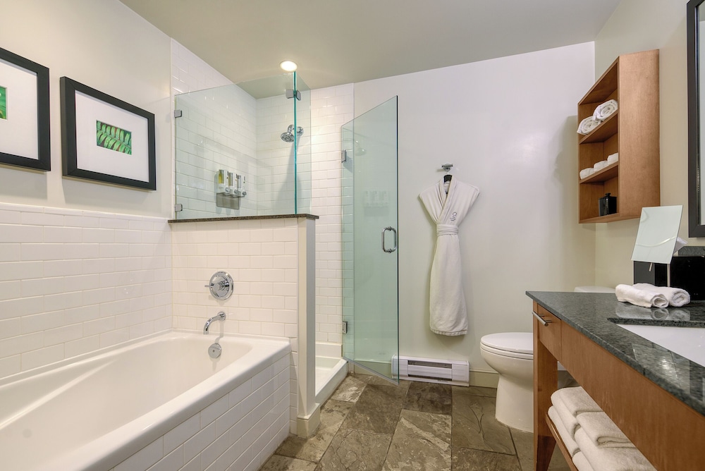 Suite, 2 Bedrooms - Photo 2