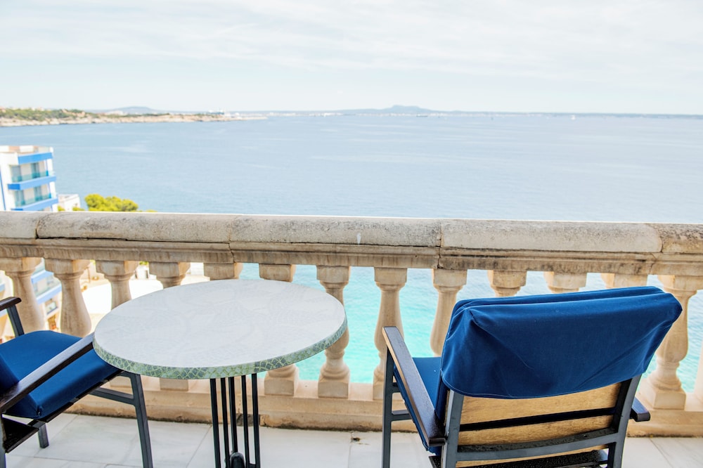 Double Room, Sea View, Oceanfront (Balcony) thumbnail 6