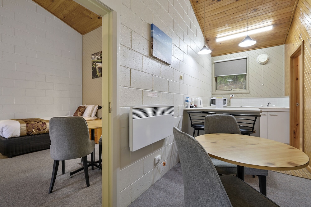 Standard Double or Twin Room, Non Smoking, Kitchenette photo 3
