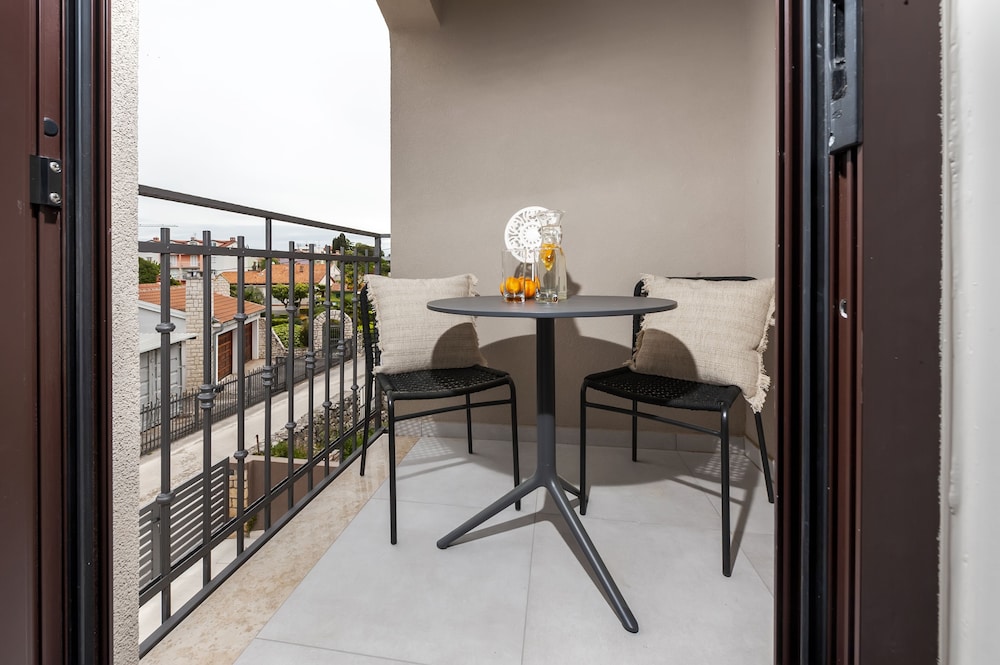 Deluxe Room, Balcony - Photo 11