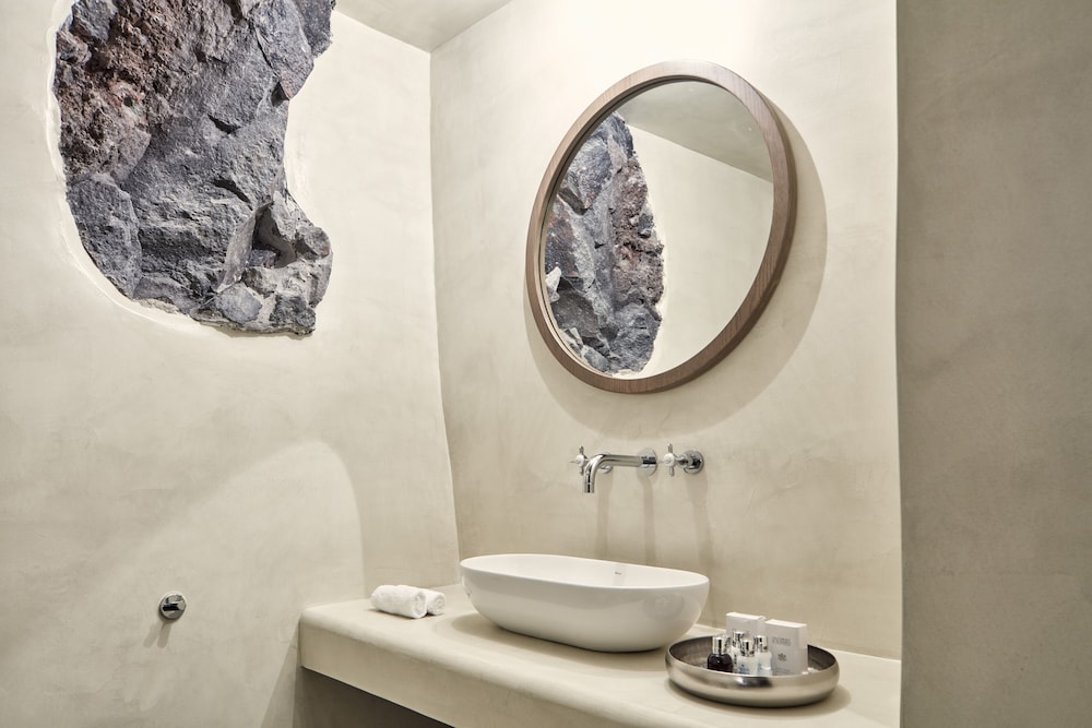 Suite, Sea View (Cave 2) photo 2