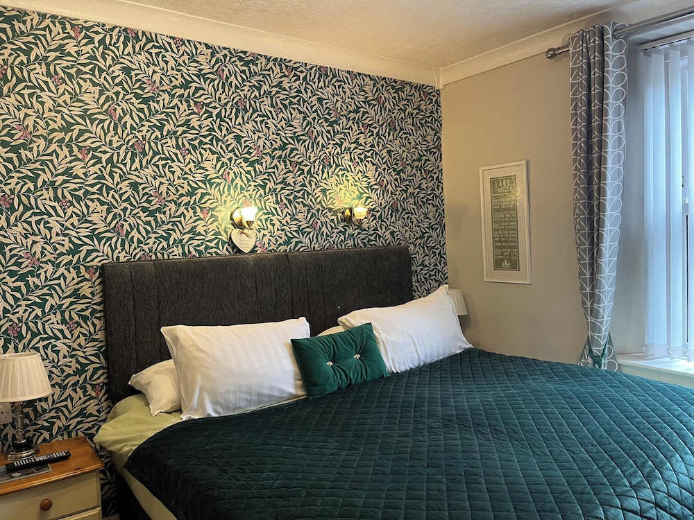 Standard Room, Multiple Beds - Photo 3