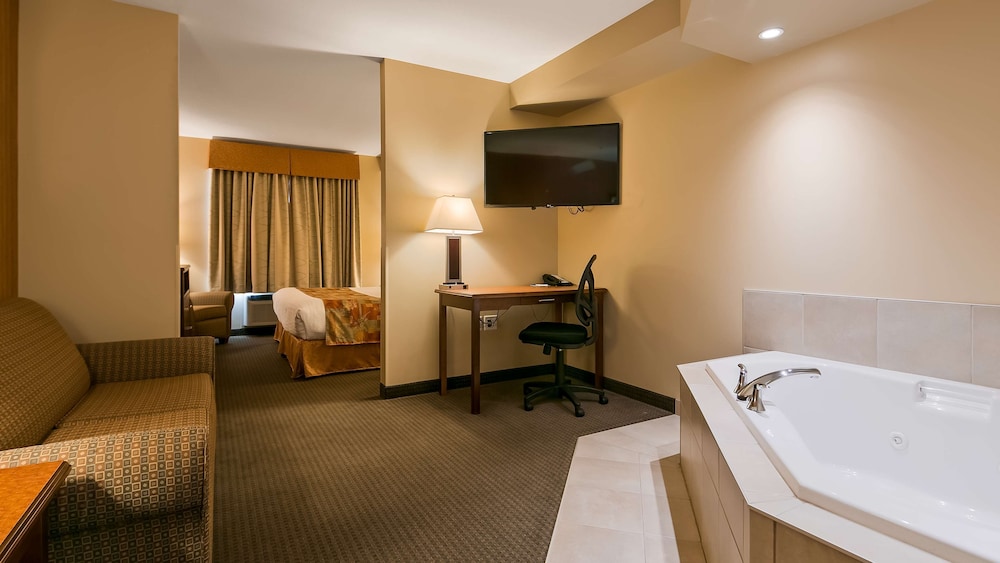 Suite, 1 King Bed, Non Smoking, Jetted Tub