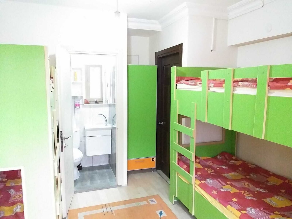 Economy Quadruple Room, Mixed Dorm photo 2