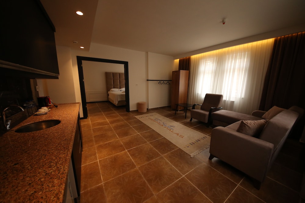 Family Suite, 2 Bedrooms, Kitchen, Garden View