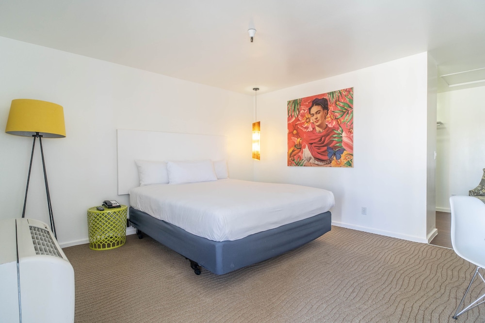 Standard Room, 1 King Bed - Photo 6