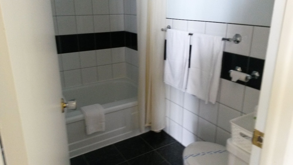 Standard Room, 2 Queen Beds, Ocean View photo 2