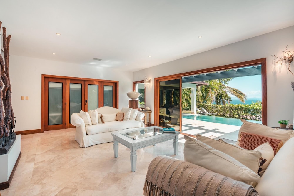 Villa photo 1