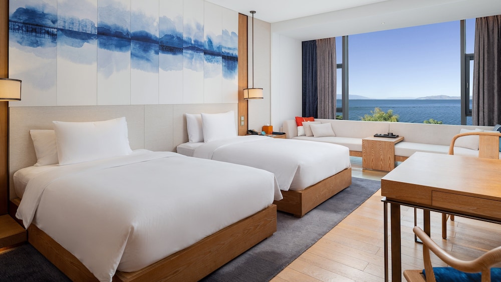 Standard Room, 2 Double Beds (180 Degree Erhai View)