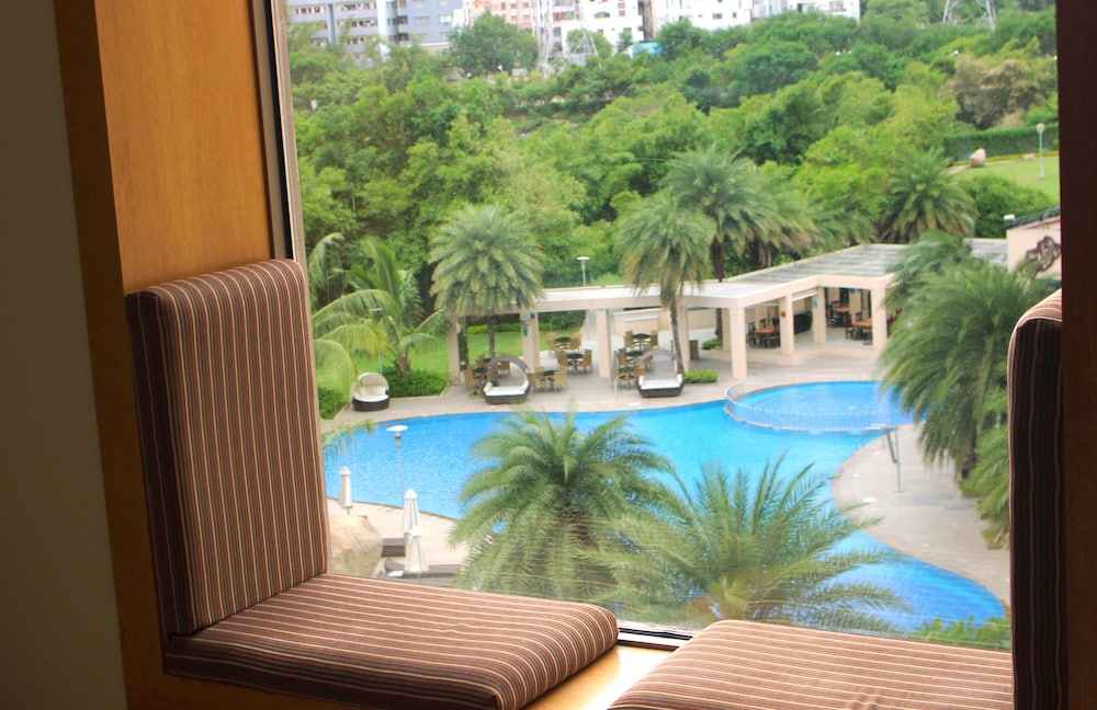 Standard Room, 2 Twin Beds, Poolside - Photo 3