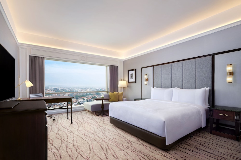 Executive Room, 1 King Bed - Photo 1