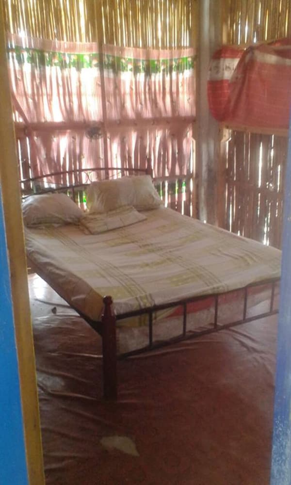 Basic Double Room, 1 Double Bed, Shared Bathroom photo 1