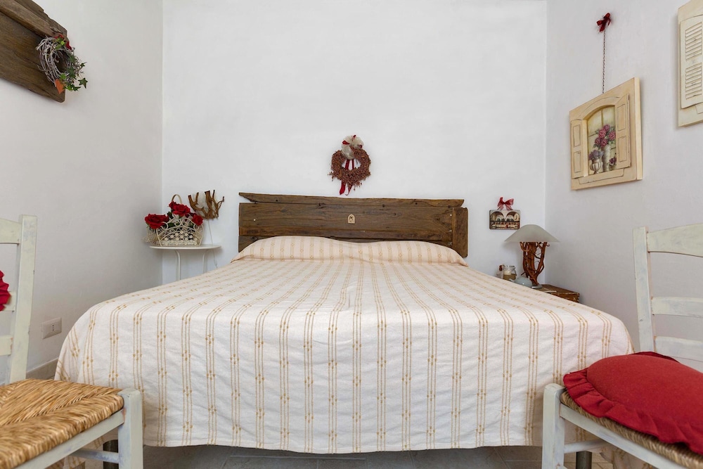 Traditional House, 2 Bedrooms photo 3