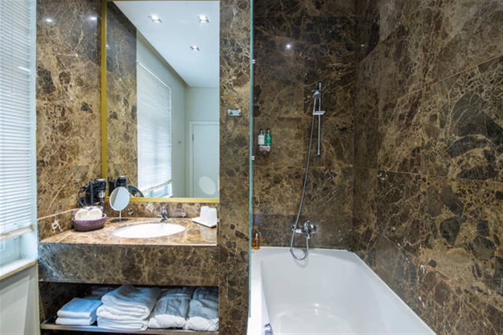 King Suite photo 2