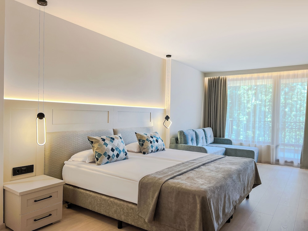 Double Room, Garden View - Free Private Beach Access photo 2