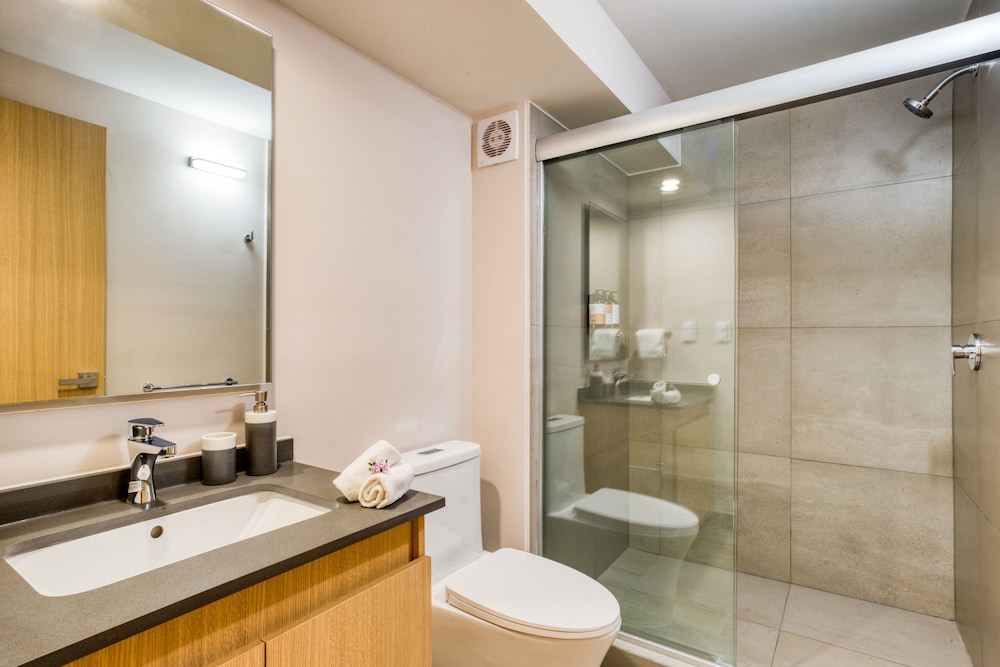 Two Bedroom Apartment with Balcony - Photo 10