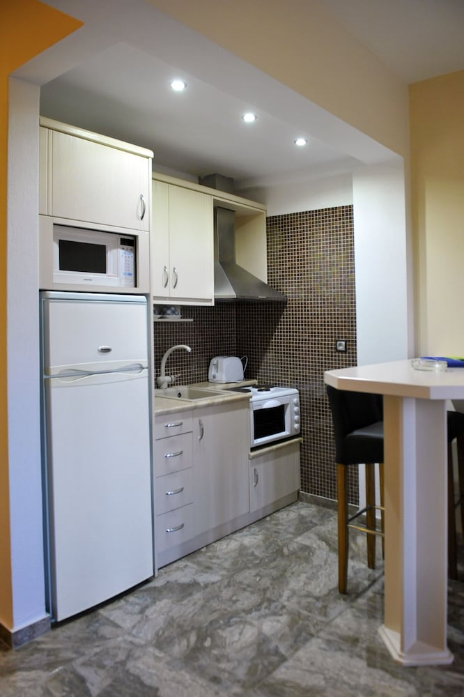 Apartment, 2 Bedrooms - Photo 2