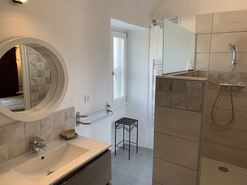 Standard Double Room, 1 Bedroom, Garden View photo 3