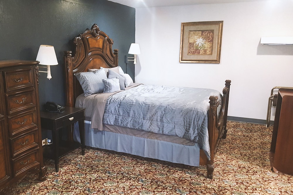 Deluxe Queen Honeymoon Suite Non-smoking photo 2
