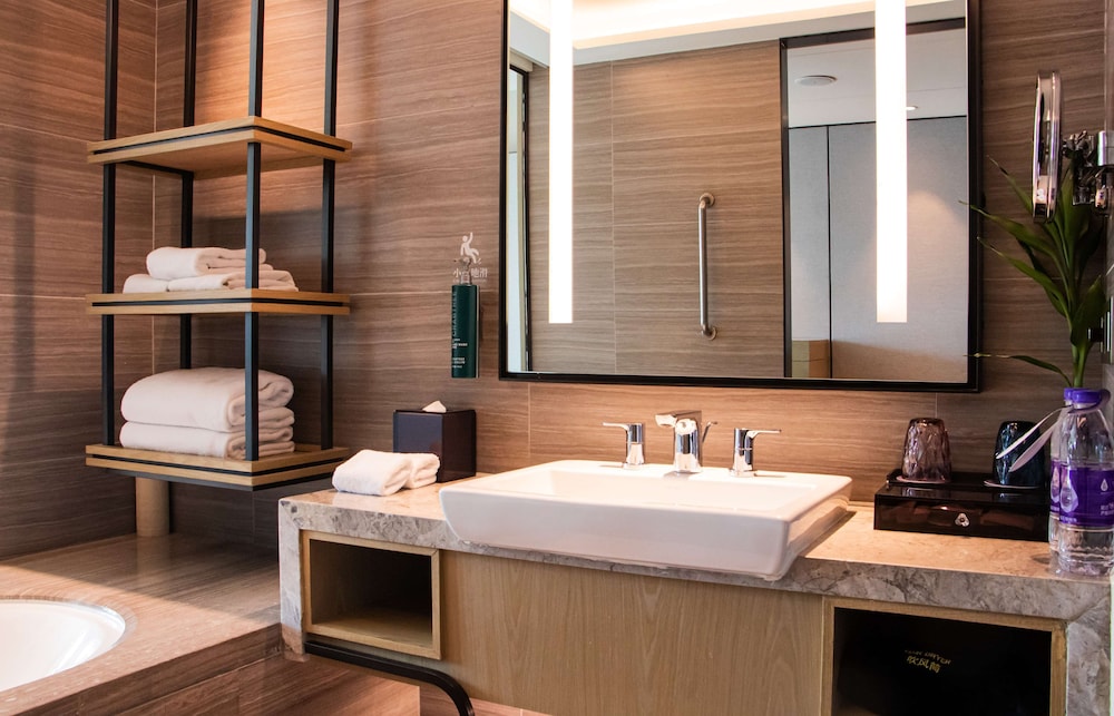 Room, 1 King Bed, Pool View