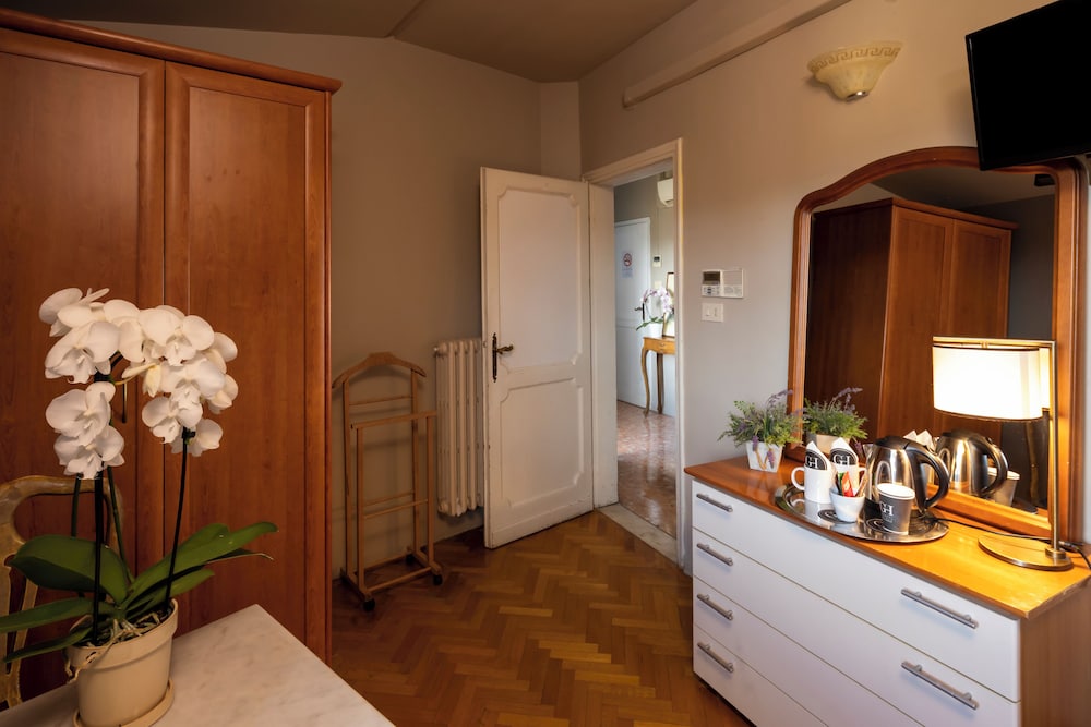 Superior Double Room, Balcony, City View photo 2