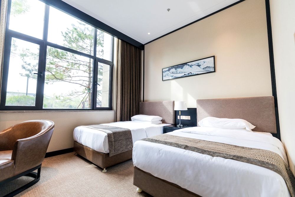 Standard Double Or Twin Room, Multiple Beds, Pool Access photo 1